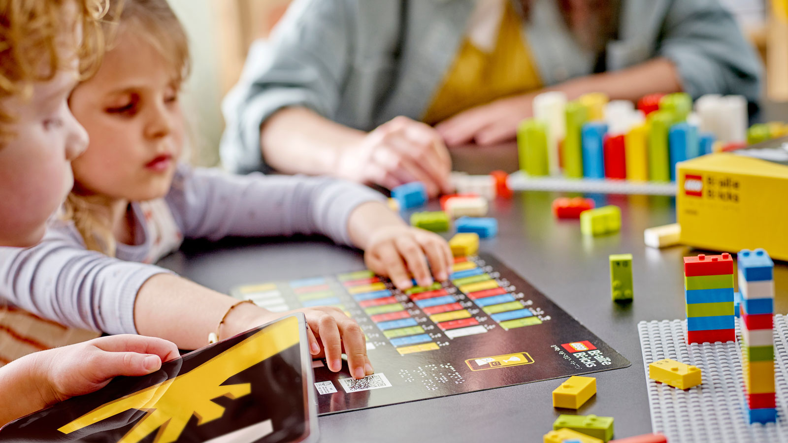 Lego ganha versão em braille para quebrar barreiras na inclusão de crianças  - 24/08/2020 - UOL ECOA