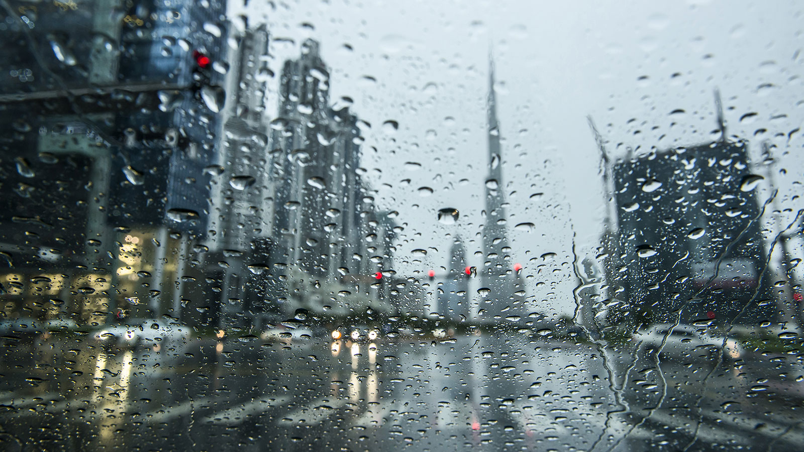 Como funciona a chuva artificial de Dubai?