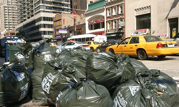 Como Nova York reinventou a forma de lidar com o próprio lixo ao longo do tempo